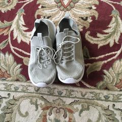 Runners size EU-40, UK-6.5 Free to take away ASAP, otherwise it goes to the bin.