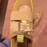 Hot yellow river island runners Image 6