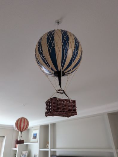 Authentic Models Travels Light LED Balloons x 3