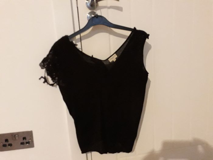 Karen millen top, nearly new