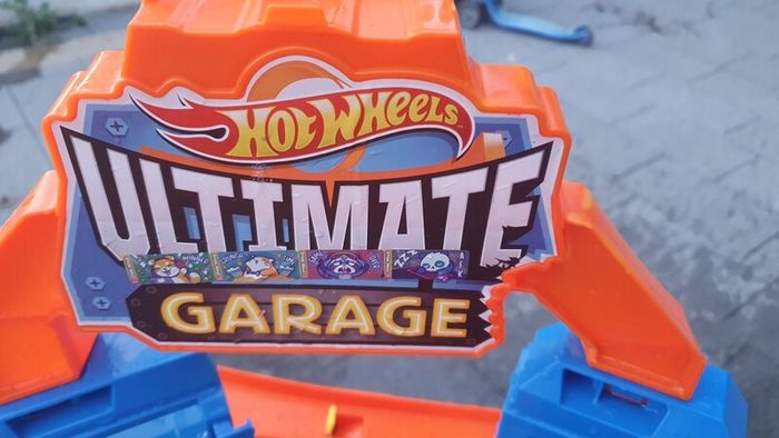 hot wheels ultimate garage.