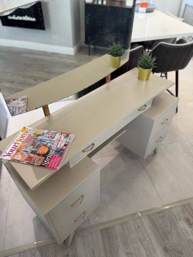 Vintage dressing table