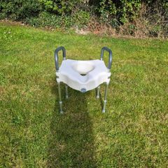 Toilet seat riser