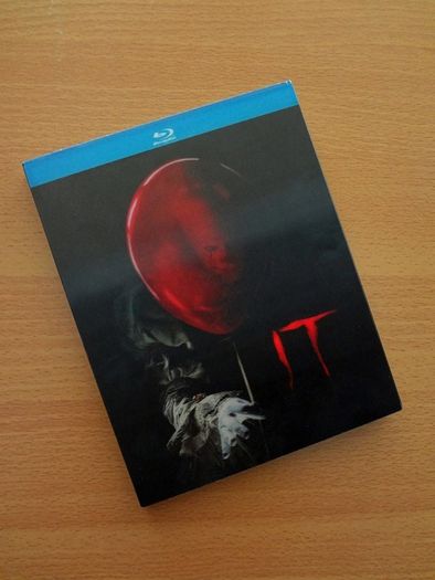 Stephen King's IT Chapter One Blu Ray (2017) (With rare Lenticular Slipcover)