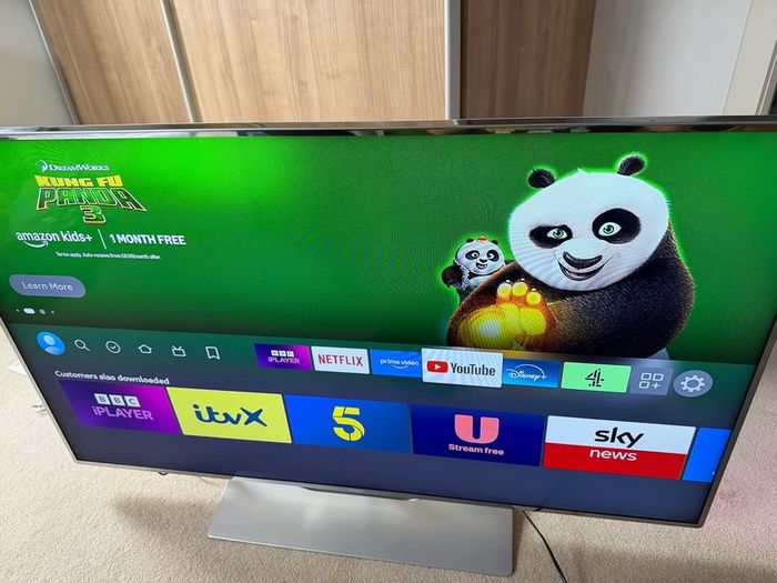 Philips 46 Inch Full HD LED TV Ambilight 3D 46PFL7007T With Remote and Box