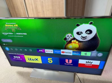 Philips 46 Inch Full HD LED TV Ambilight 3D 46PFL7007T With Remote and Box