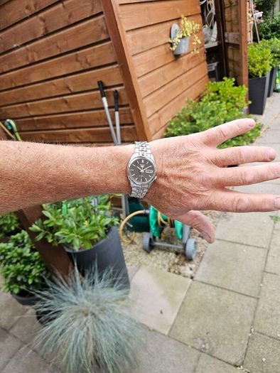 Watch Seiko 5 Automatic.
