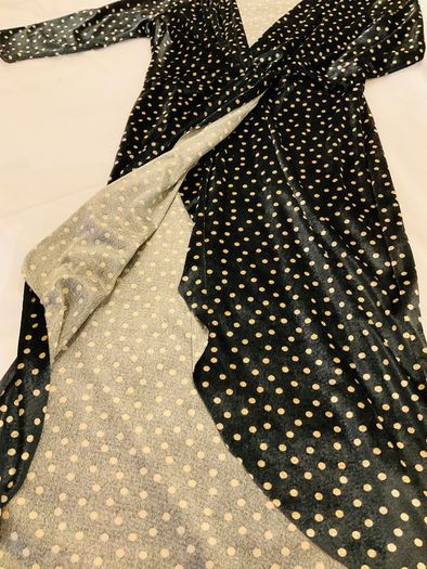 Stunning Zara dress bottle green velvet with lovely fit and detailing Size M