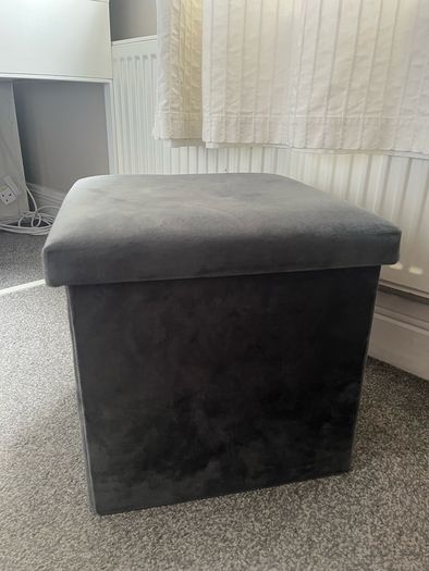 Storage stool / chair with storage