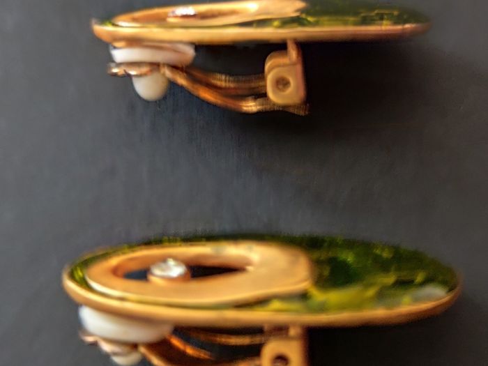 Vintage 1990s clip on earrings