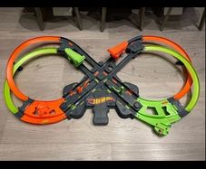 hotwheels race track