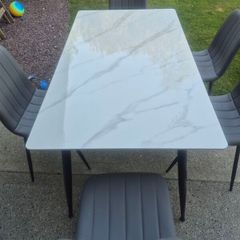 table and 6 chairs