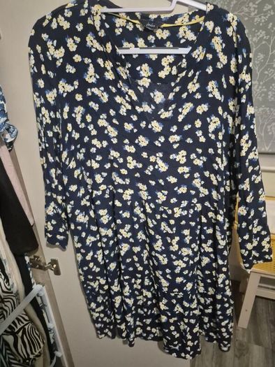 Dresses suit size 20/22. E3 each