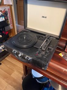 AKAI record player