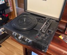AKAI record player