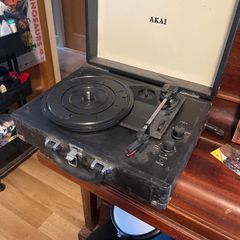 AKAI record player