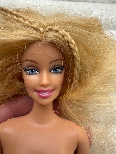 Belly Button Barbie 1999 Blonde With 2 braids Used Damaged hand Please look at the pictures