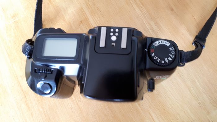 Canon EOS 35mm film camera for sale 700 1000F 5000