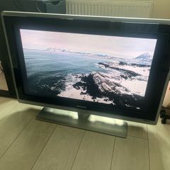 Philips Cineos 37" Full HD LCD TV with Ambilight 37PFL9732D