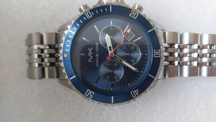 Michael Kors Bayville Chronograph MK8727 A Timeless Masterpiece