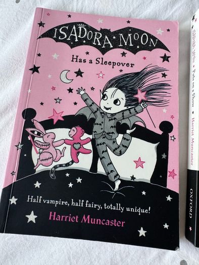 Isadora Moon by Harriet Muncaster Bundle of two kids books
