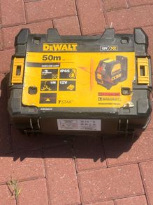 Dewalt DCE088D1R-GB 12V XR Cross Line Red Laser (1 X 2 Ah)