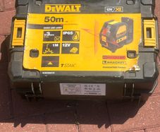 Dewalt DCE088D1R-GB 12V XR Cross Line Red Laser (1 X 2 Ah)