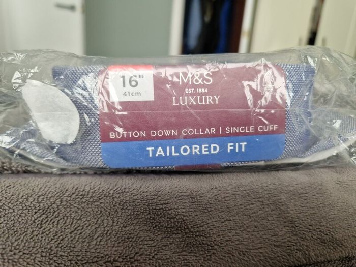 Brand New M&S Luxury Tailored Shirt Size 16