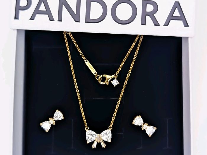 Pandora Gold Sparkling Bow Collier Necklace Brand New