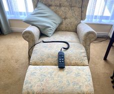 Celebrity brand electrical lift and rise recliner