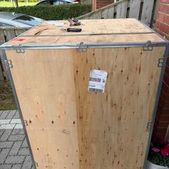 Timber crate pallet with galvanised protection for transport
