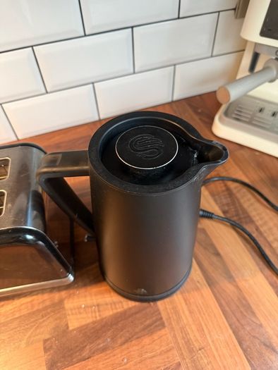 Swan kettle and toaster set