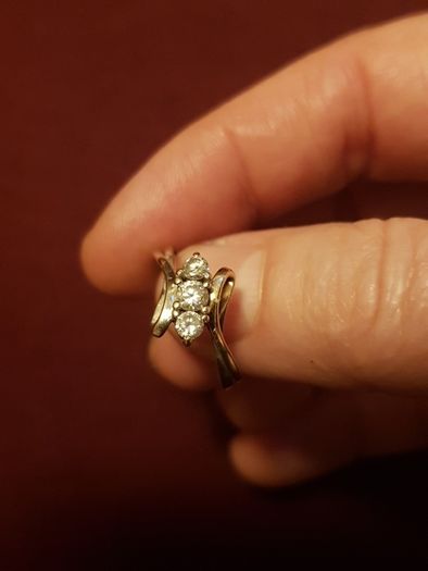 9 ct gold ring