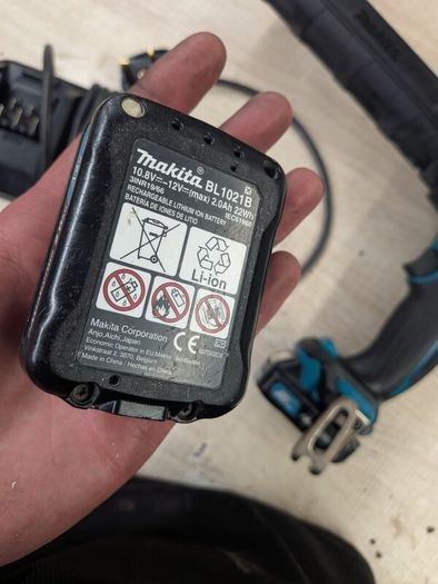 Makita 12v cxt caulk gun