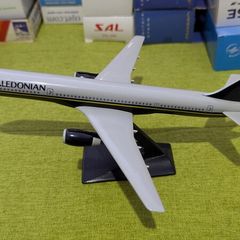 Caledonian 1:200 scale model airplane, Boeing 757 aircraft