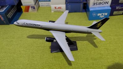 Caledonian 1:200 scale model airplane, Boeing 757 aircraft