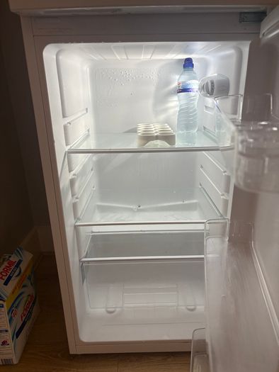 Fridge he