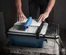 Tile cutter with table for : ceramic, quarry, terracotta, slate, porcelain, marble, granite and limestone