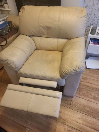 2 seater and 1 seater leather sofas both reclining