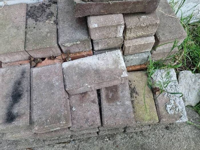 Free red bricks