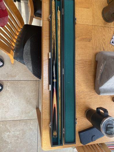 2 piece snooker cue with case