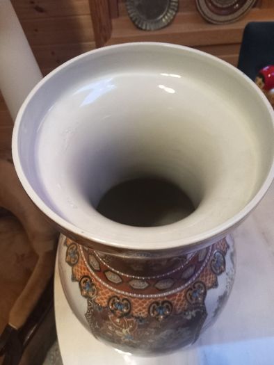 Very large Chinese Vase, good condition, no damage, stamped, D18