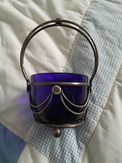 BOWL - Vintage Blue Glass - Metal Basket