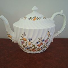 Aynsley Teapot Cottage Garden  (Swirl Shape 1&1/2 pint)