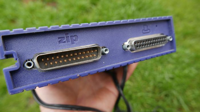 Iomega ZIP 100 Drive Z100P2 With AC Power Supply,  Disk