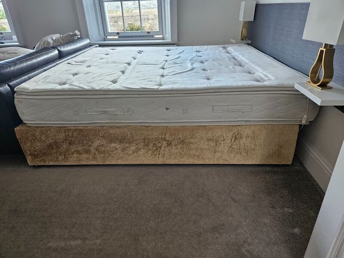 2 Super Kingsize Beds with Sealy Mattresses