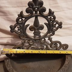 vintage cast iron/metal bird feeder/bath