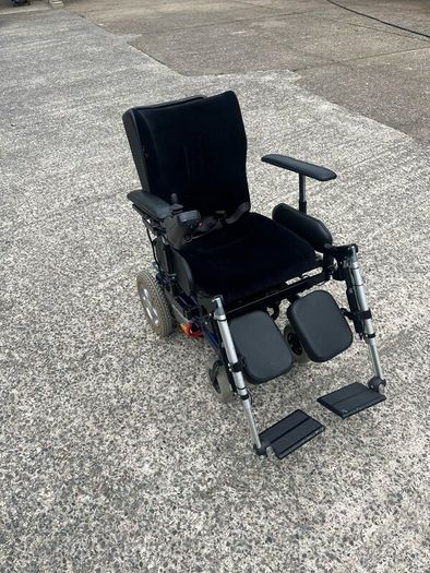 Electric wheelchair