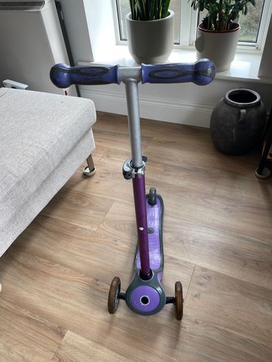globber scooter with light on wheels