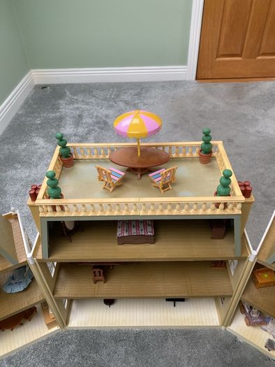 Sylvanian Hotel and families